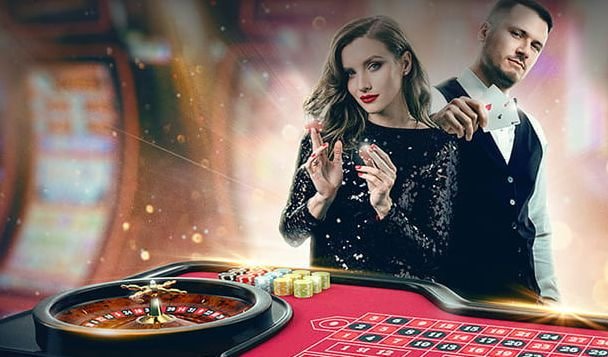 Tampilan platform hiburan online dengan berbagai permainan slot dan kasino di ponsel
