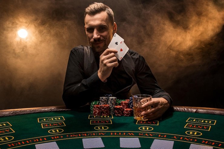 Pengguna menikmati permainan kasino langsung blackjack di perangkat smartphone yang responsif